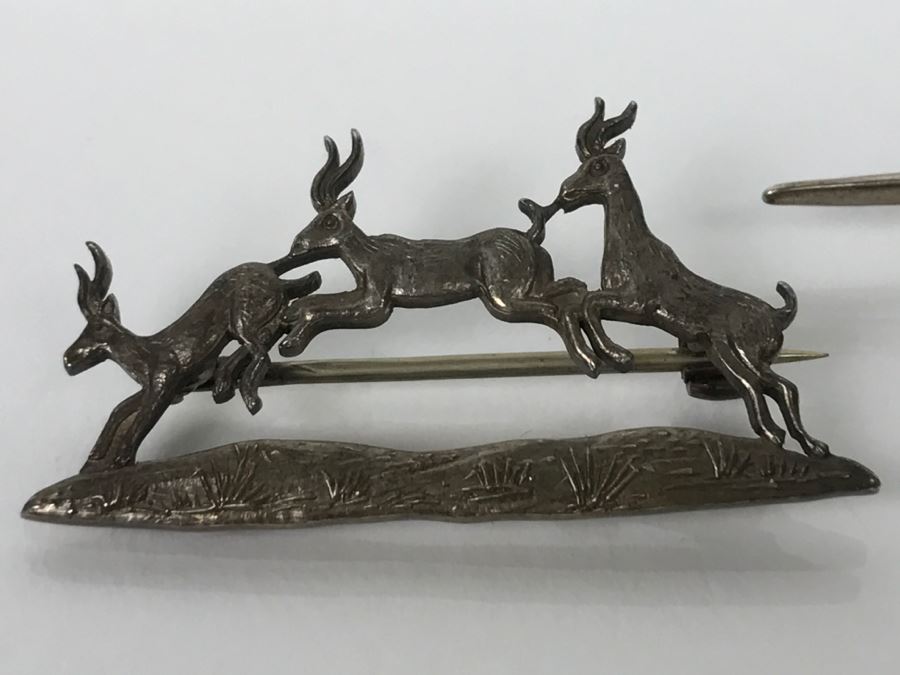 Pair Of Sterling Silver Brooches Pins Hummingbird Hand & Hammer And Jumping Reindeer 10.3g [Photo 5]