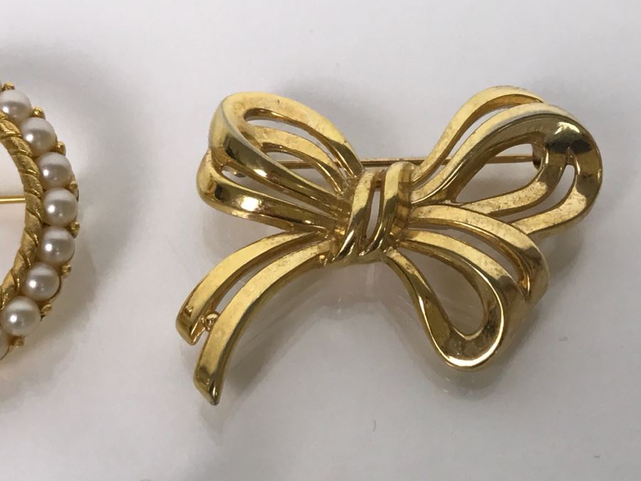 Signed Costume Jewelry Lot With Swarovski, Monet, Napier And Trifari [Photo 10]