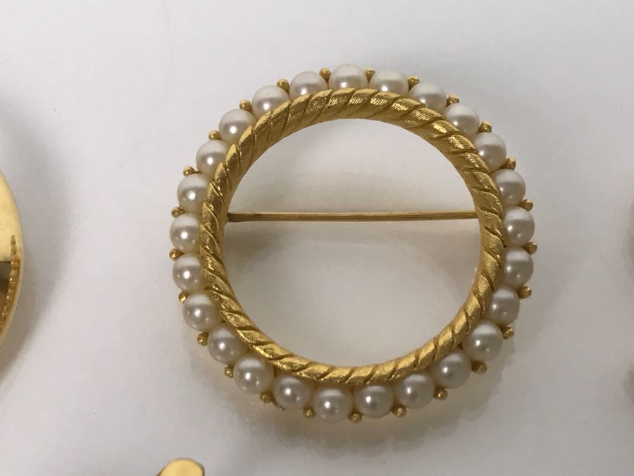 Signed Costume Jewelry Lot With Swarovski, Monet, Napier And Trifari [Photo 9]