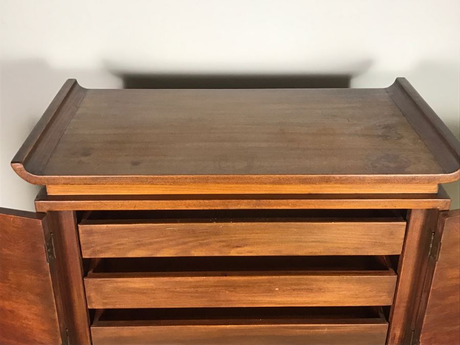 Stunning Mid-Century Chinoiserie Gentleman's Dresser Chest Of Drawers 38'W X 61'H X 20'D [Photo 4]