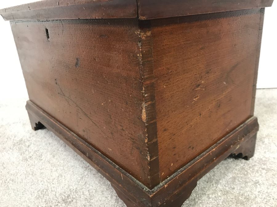 Antique Primitive Tongue And Groove Footed Box Purchased In Leihigh Valley PA From Early 19th Century Farm House [Photo 12]