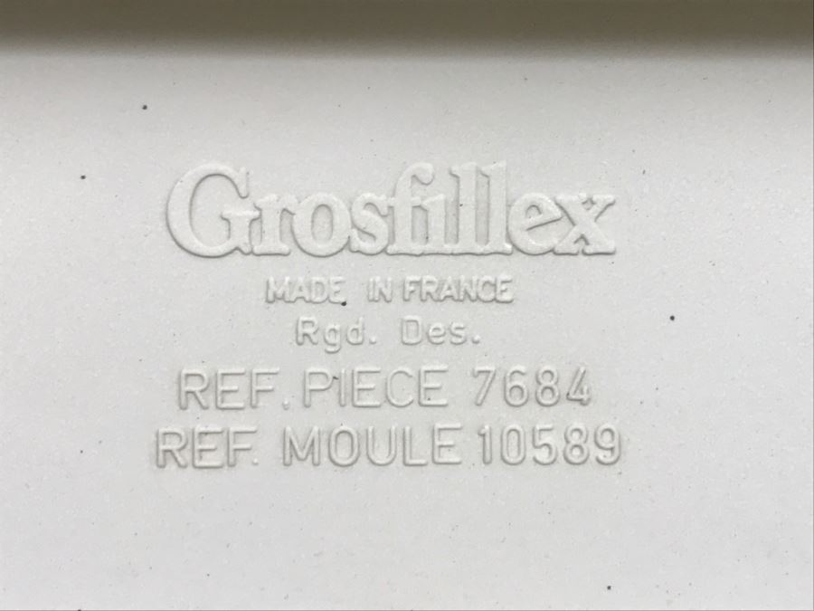 Set Of (8) White Folding Chairs By Grosfillex From France - Note That One Chair Has Some Wear On Sides [Photo 10]