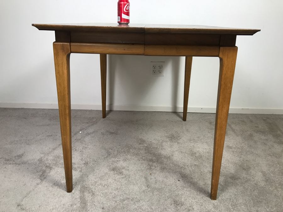 Modern Square Dining Table [Photo 9]