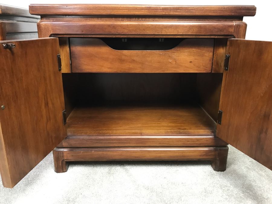 Pair Of Thomasville Chinoiserie Nightstands [Photo 8]