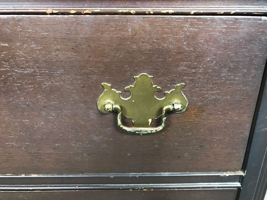 Vintage Mahogany Chest Of Drawers 4-Drawer Dresser - Note That One Leg Needs Repair [Photo 5]