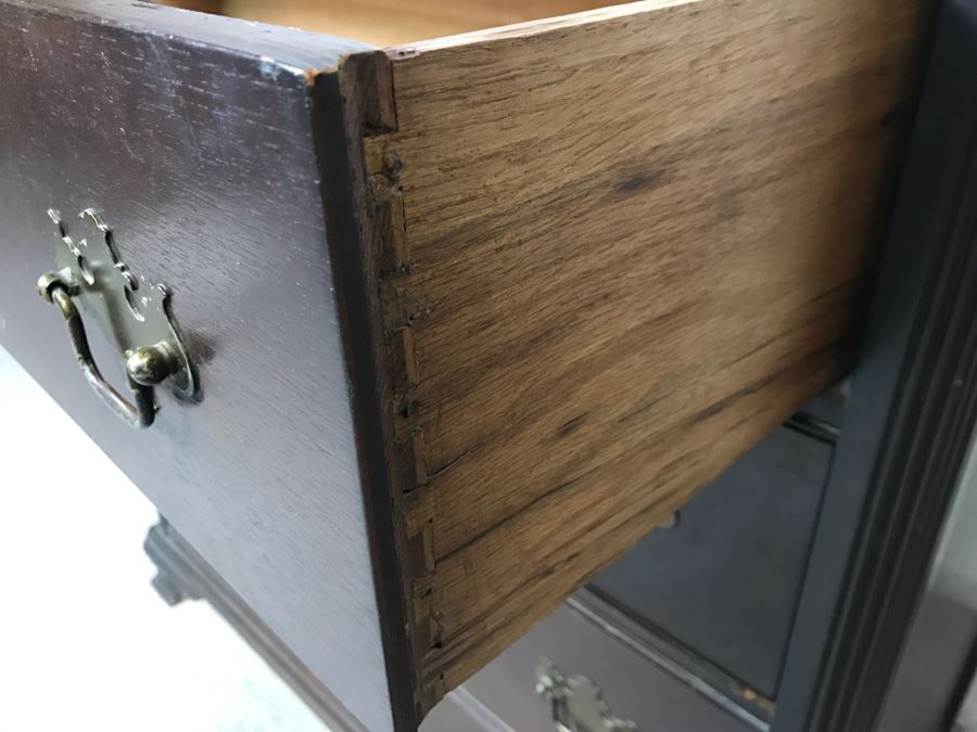 Vintage Mahogany Chest Of Drawers 4-Drawer Dresser - Note That One Leg Needs Repair [Photo 6]