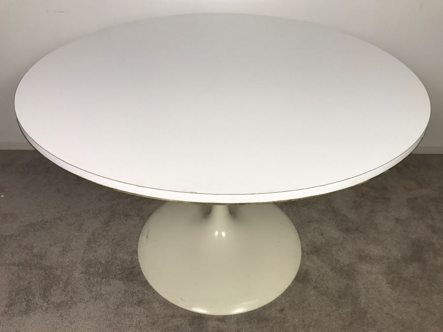 Unmarked Metal Tulip Base Round Table In Manner Of Eero Saarinen Knoll Tulip Table Dimensions