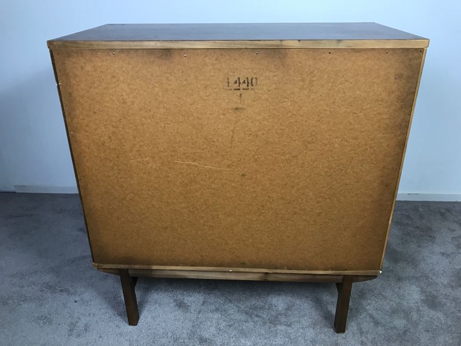 Mid-Century Modern Chest Of Drawers 4-Drawer Dresser [Photo 14]