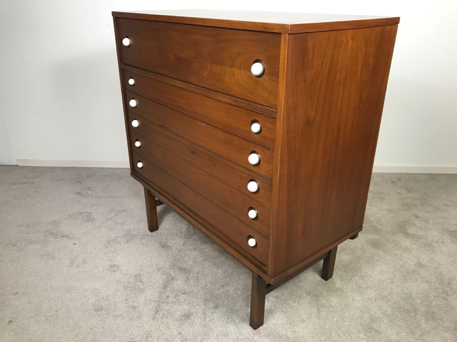 Mid-Century Modern Chest Of Drawers 4-Drawer Dresser [Photo 12]