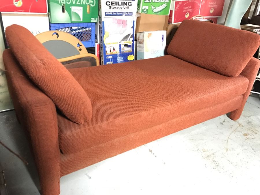 Stylish Upholstered Daybed Sofa [Photo 4]