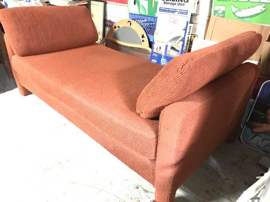 Stylish Upholstered Daybed Sofa [Photo 2]