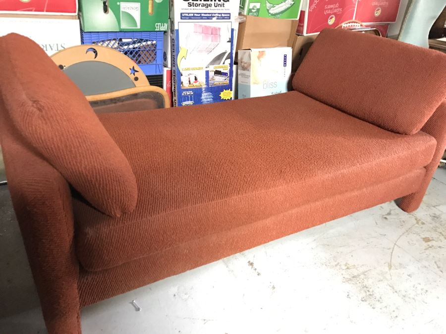 Stylish Upholstered Daybed Sofa [Photo 3]