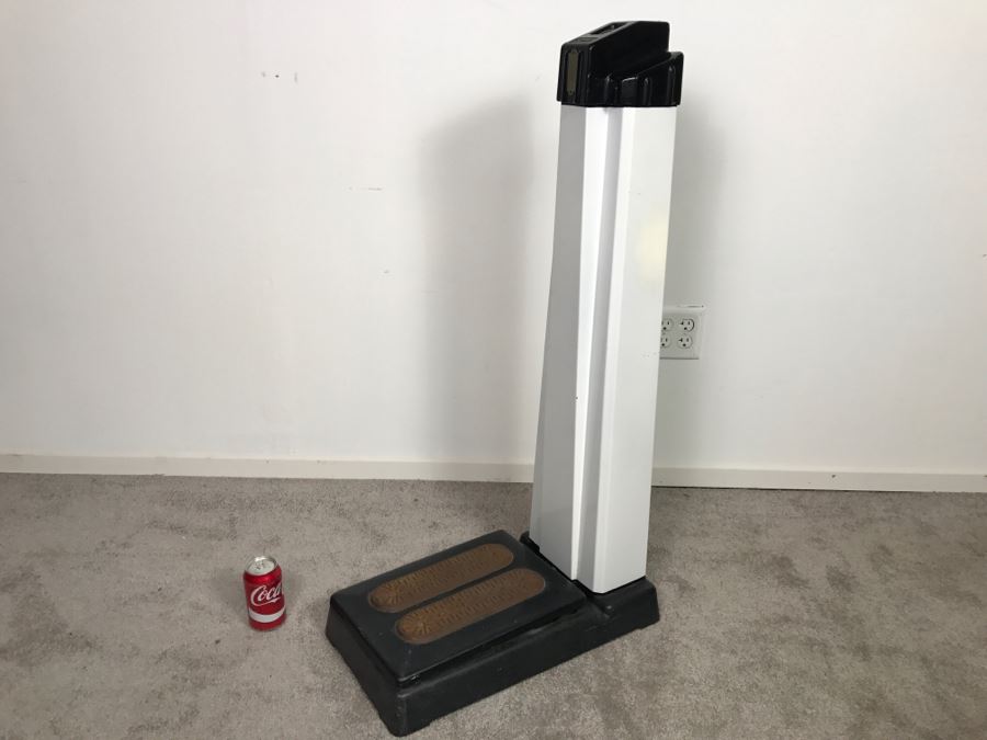 Art Deco Coin-Op Mechanical Scale By The Hamilton Scale Co Person Weigher Model P-W 41'H [Photo 2]