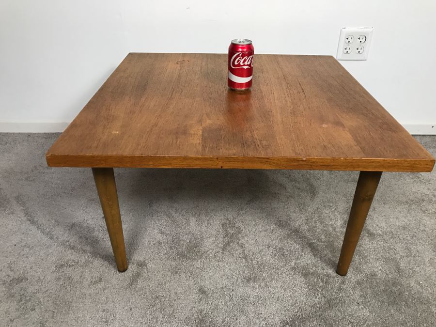 Mid-Century Modern Side Table With Veenered Top [Photo 5]