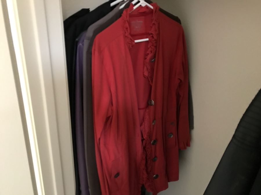 JUST ADDED - Women's Closet Jackets Size L Lot - See Photos [Photo 13]