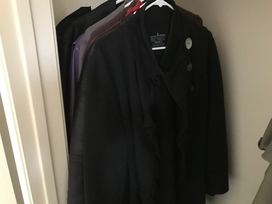 JUST ADDED - Women's Closet Jackets Size L Lot - See Photos [Photo 10]