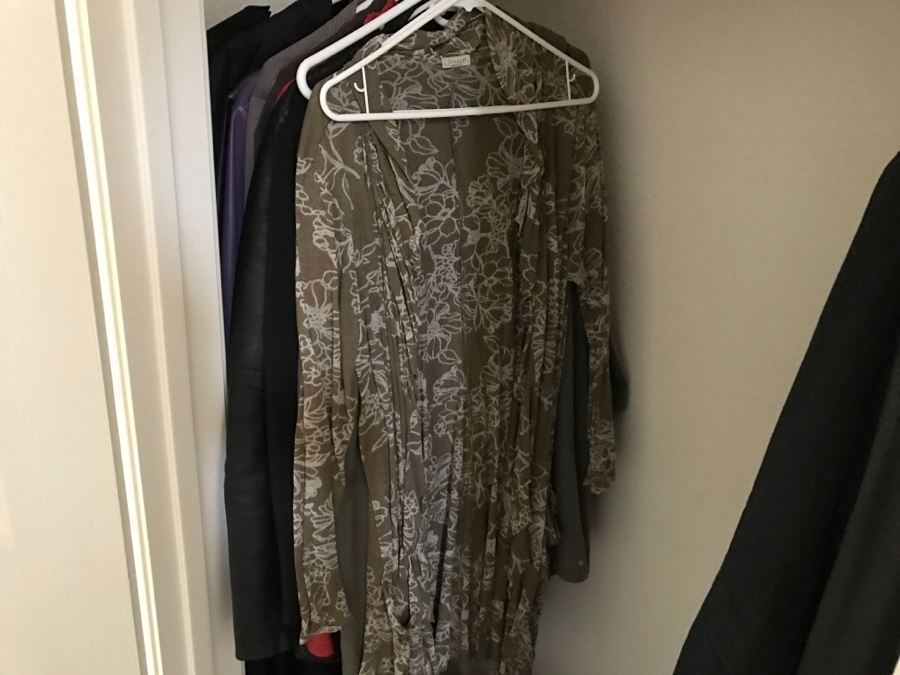 JUST ADDED - Women's Closet Jackets Size L Lot - See Photos [Photo 7]