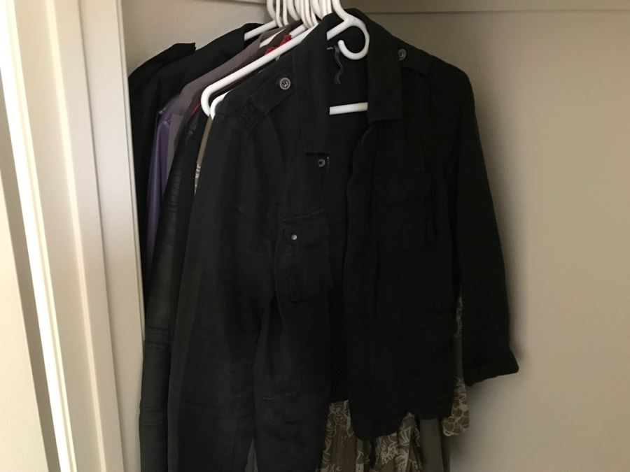 JUST ADDED - Women's Closet Jackets Size L Lot - See Photos [Photo 6]