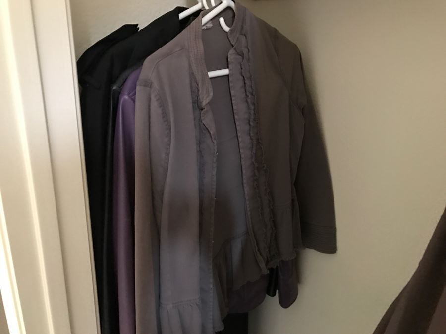 JUST ADDED - Women's Closet Jackets Size L Lot - See Photos [Photo 15]