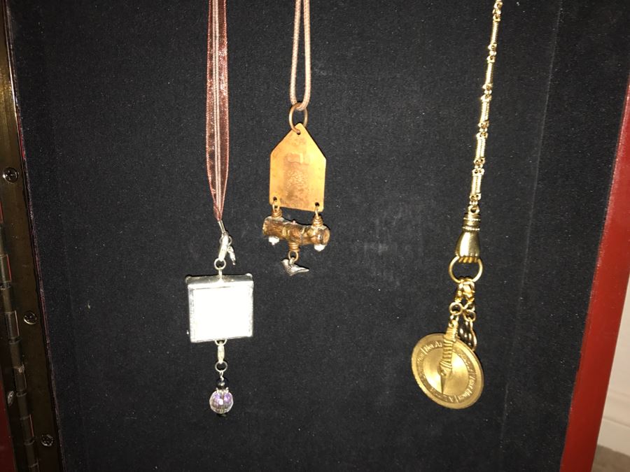 JUST ADDED - Standing Jewelry Box With Mirror And Various Jewelry Pieces - See Photos [Photo 9]