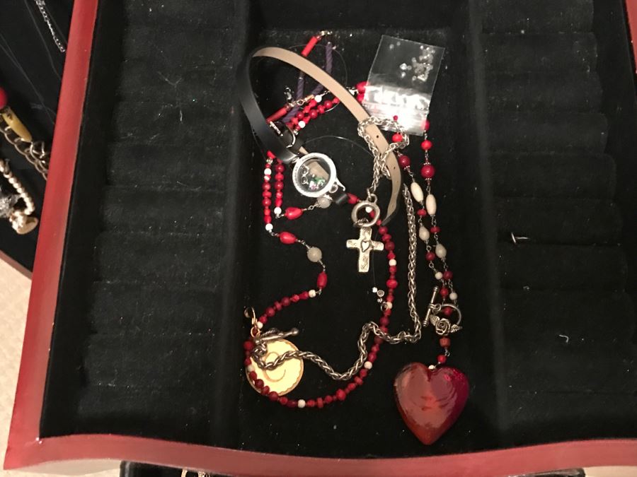 JUST ADDED - Standing Jewelry Box With Mirror And Various Jewelry Pieces - See Photos [Photo 10]