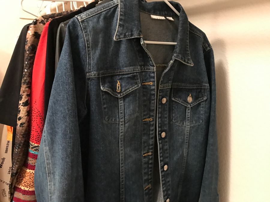 JUST ADDED - Women's Jackets Lot Size L - See Photos [Photo 6]