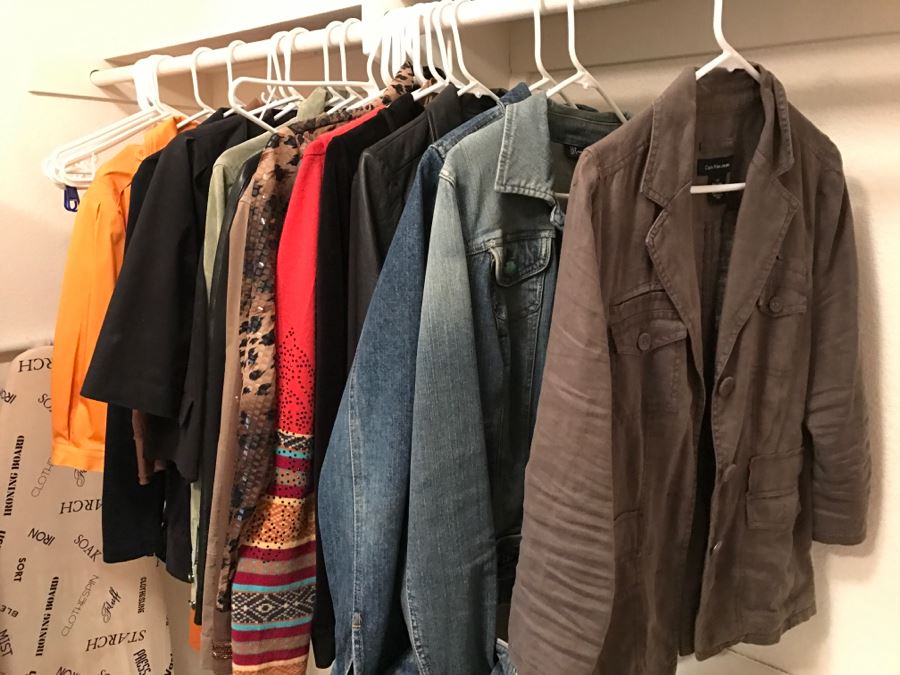 JUST ADDED - Women's Jackets Lot Size L - See Photos [Photo 2]