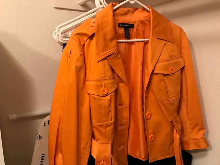 JUST ADDED - Women's Jackets Lot Size L - See Photos [Photo 30]