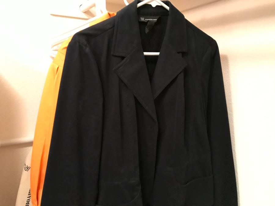 JUST ADDED - Women's Jackets Lot Size L - See Photos [Photo 29]