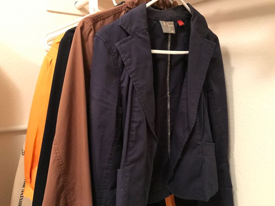 JUST ADDED - Women's Jackets Lot Size L - See Photos [Photo 27]