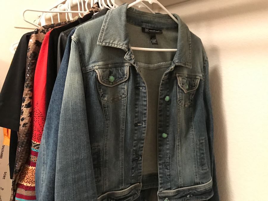 JUST ADDED - Women's Jackets Lot Size L - See Photos [Photo 5]