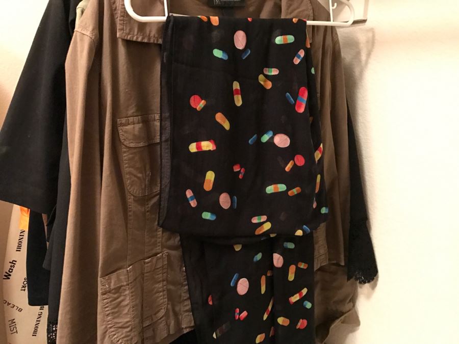 JUST ADDED - Women's Jackets Lot Size L - See Photos [Photo 18]