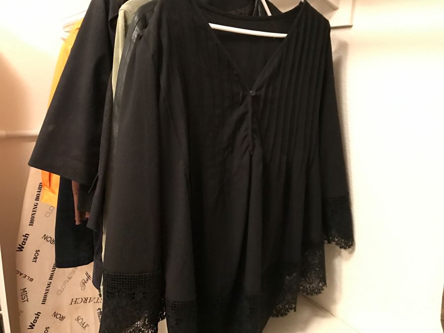 JUST ADDED - Women's Jackets Lot Size L - See Photos [Photo 20]