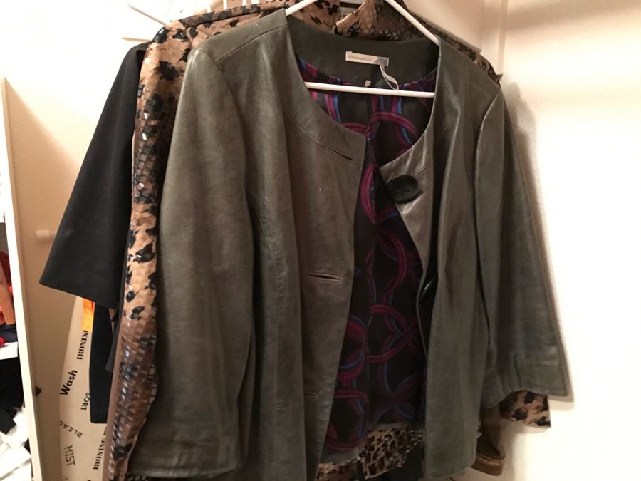JUST ADDED - Women's Jackets Lot Size L - See Photos [Photo 14]