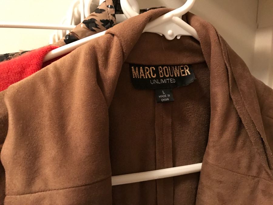 JUST ADDED - Women's Jackets Lot Size L - See Photos [Photo 11]