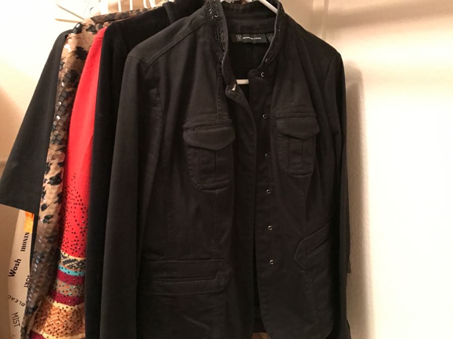 JUST ADDED - Women's Jackets Lot Size L - See Photos [Photo 8]