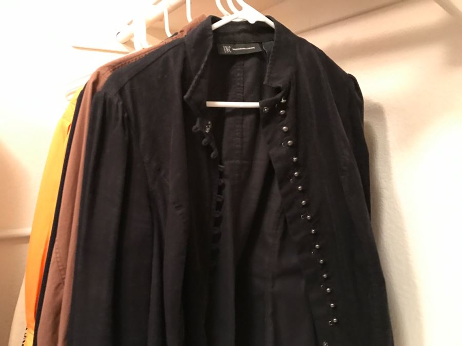 JUST ADDED - Women's Jackets Lot Size L - See Photos [Photo 26]