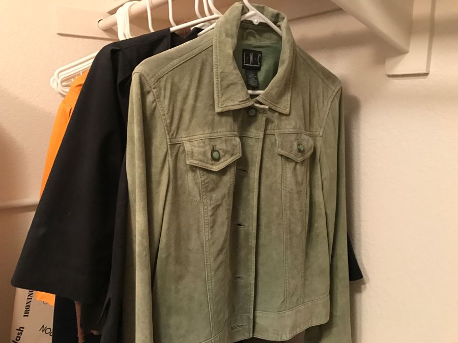 JUST ADDED - Women's Jackets Lot Size L - See Photos [Photo 23]