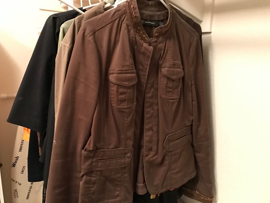 JUST ADDED - Women's Jackets Lot Size L - See Photos [Photo 17]