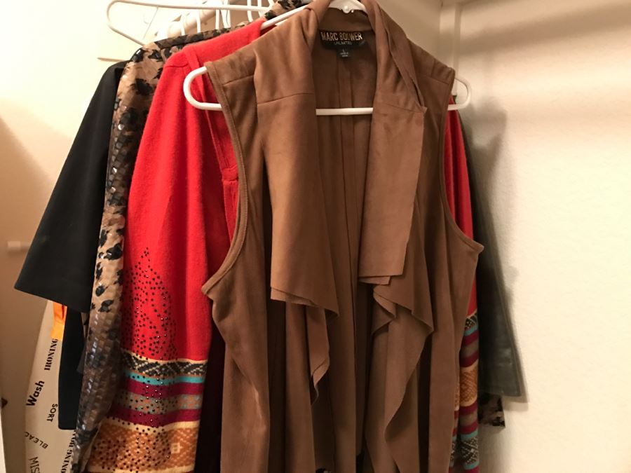 JUST ADDED - Women's Jackets Lot Size L - See Photos [Photo 10]