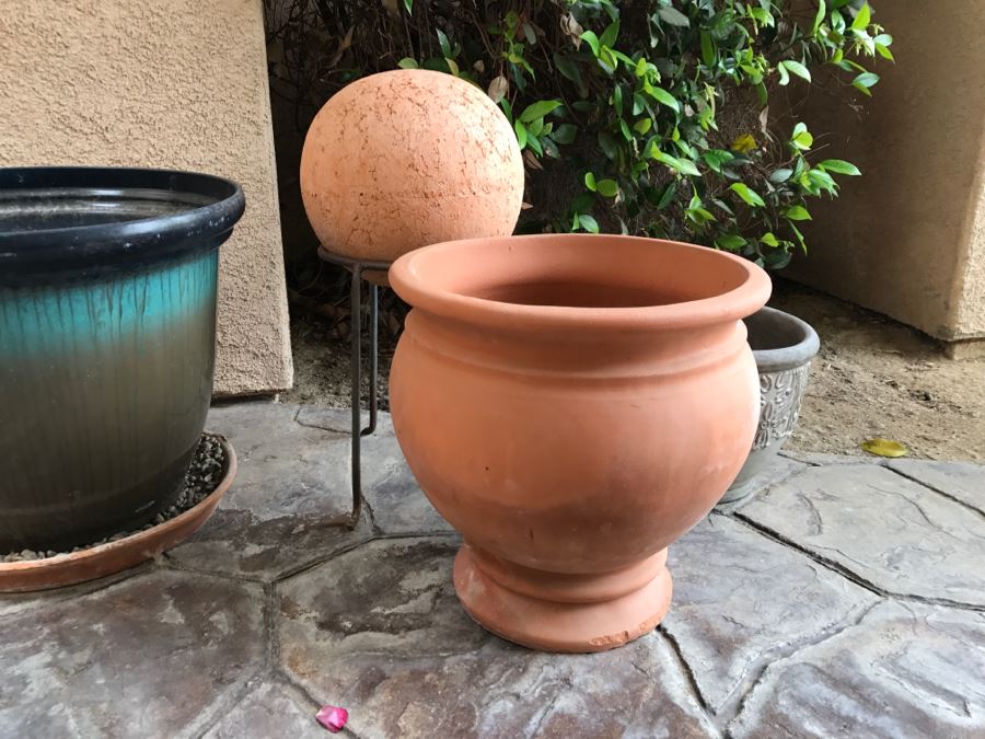 JUST ADDED - Various Outdoor Pots, Garden Decorations And Plants [Photo 5]