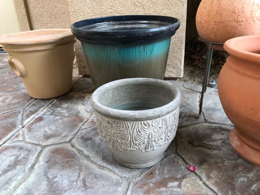 JUST ADDED - Various Outdoor Pots, Garden Decorations And Plants [Photo 11]