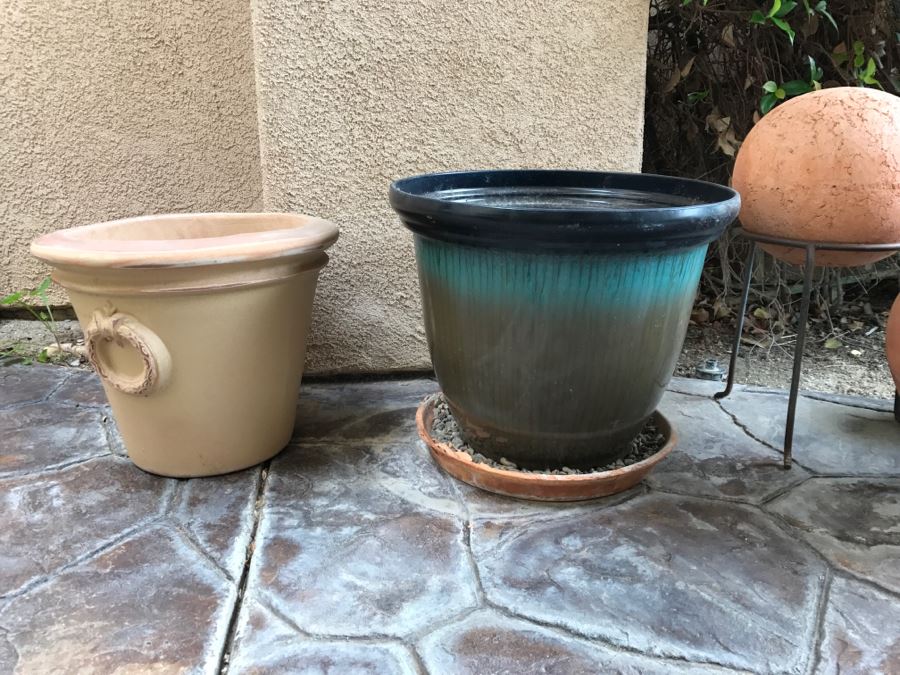 JUST ADDED - Various Outdoor Pots, Garden Decorations And Plants [Photo 3]