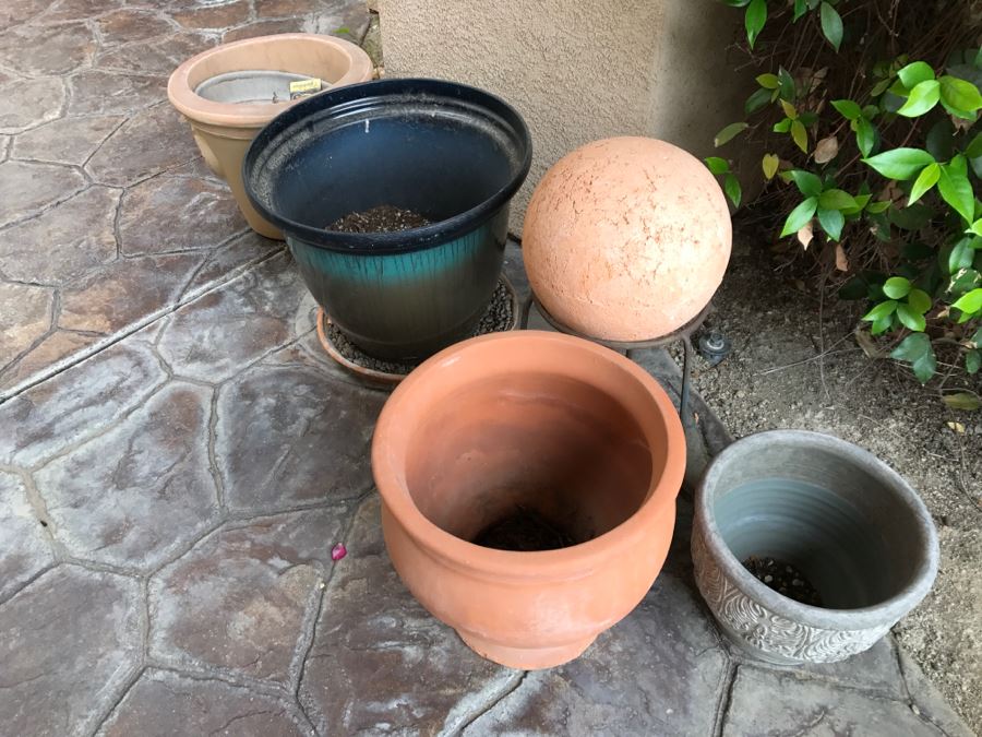 JUST ADDED - Various Outdoor Pots, Garden Decorations And Plants [Photo 7]