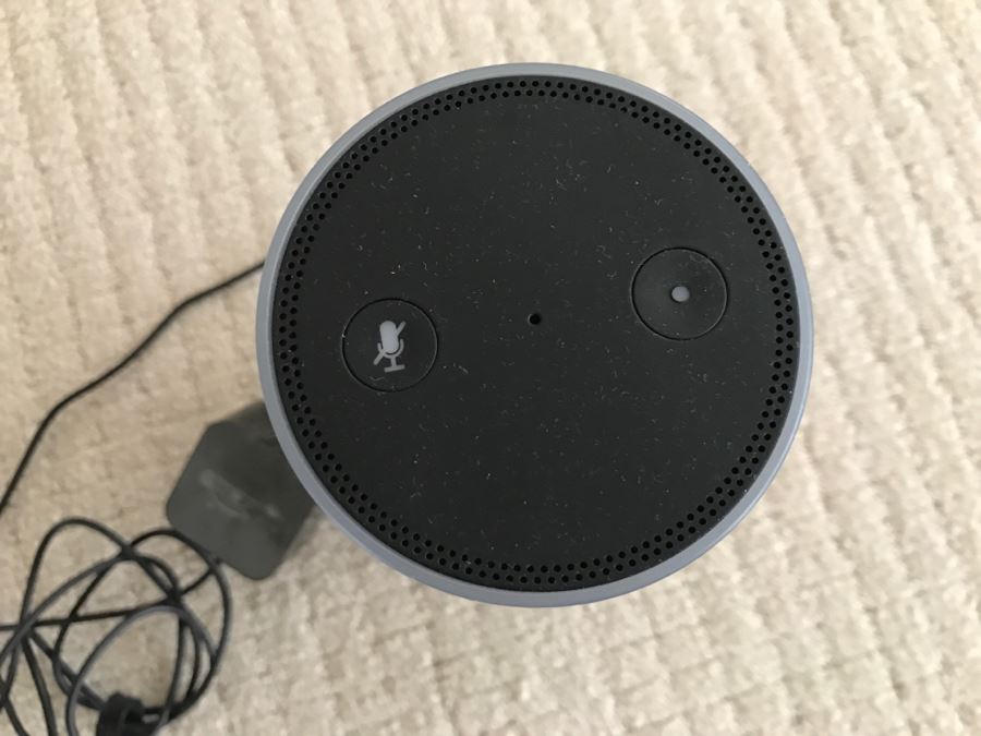 Amazon Echo - Previous Generation [Photo 2]