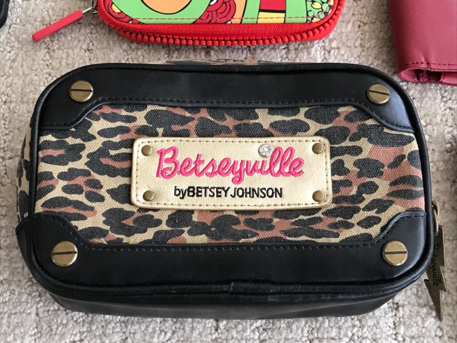 JUST ADDED - Huge Collection Of Various Kindle, IPHONE And Cell Phone Cases Including Tory Burch - See Photos [Photo 11]