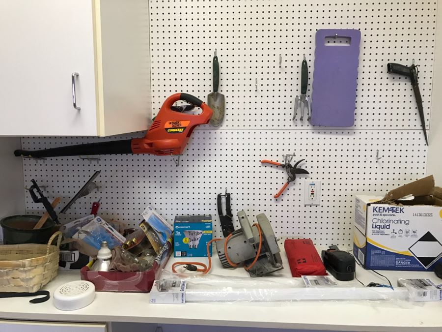 JUST ADDED - Garage Tool Lot With DeWalt Electric Drill, Toolbox With Tools, Bench Grinder, Cordless Blower And More - See Photos [Photo 10]