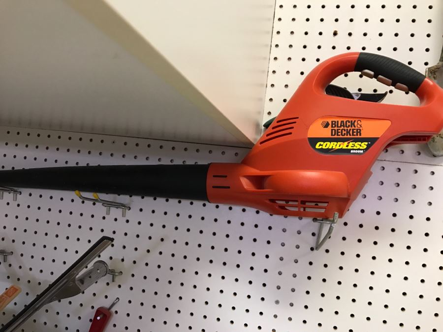 JUST ADDED - Garage Tool Lot With DeWalt Electric Drill, Toolbox With Tools, Bench Grinder, Cordless Blower And More - See Photos [Photo 11]