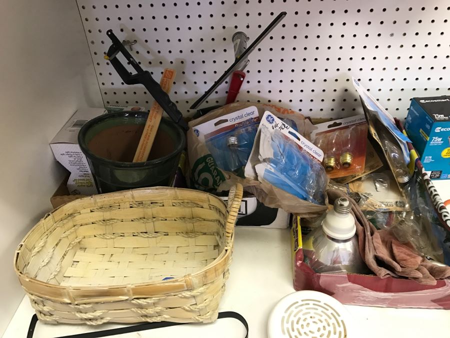 JUST ADDED - Garage Tool Lot With DeWalt Electric Drill, Toolbox With Tools, Bench Grinder, Cordless Blower And More - See Photos [Photo 12]