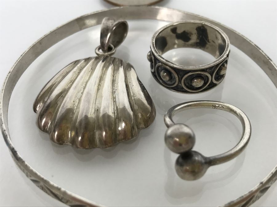 Sterling Silver Jewelry Lot With Bracelet, Shell Pendant And Rings 19.1g [Photo 3]